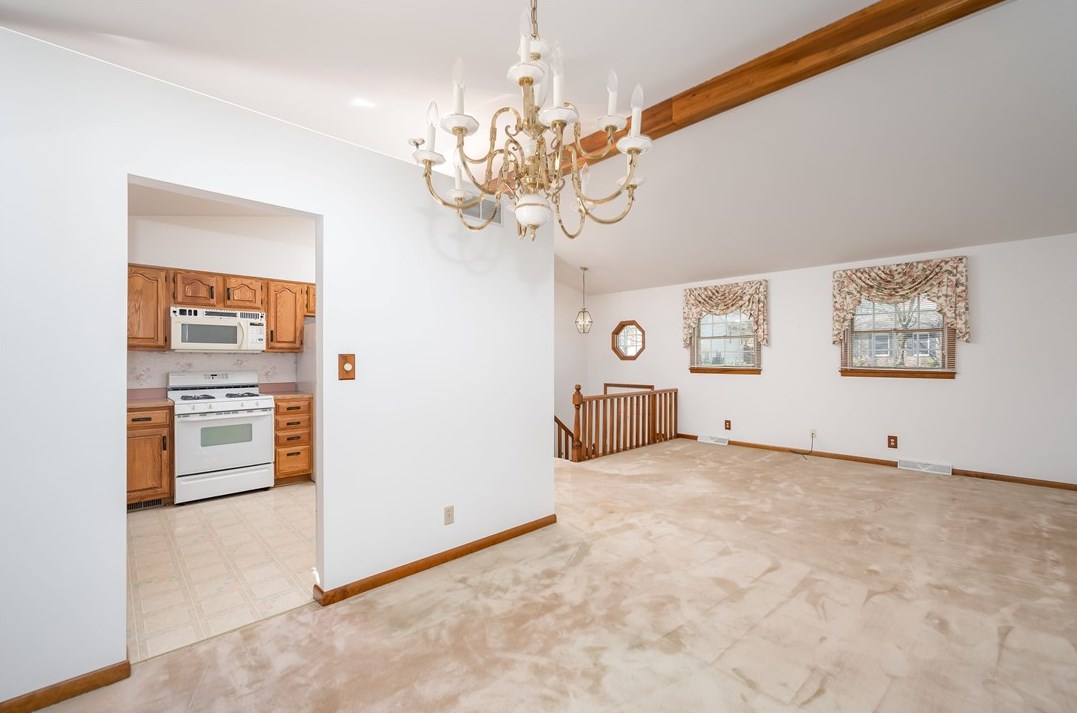 102 Rembrandt Dr, Butler PA  16002-7558 exterior