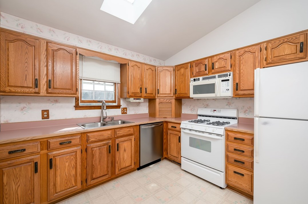 102 Rembrandt Dr, Butler PA  16002-7558 exterior