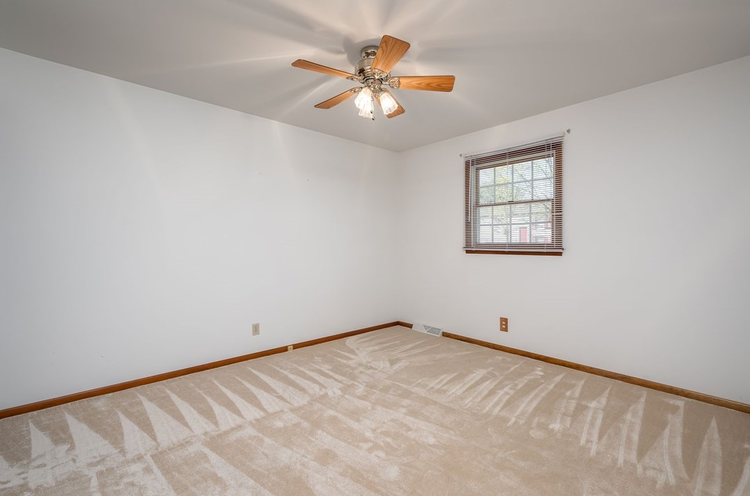 102 Rembrandt Dr, Butler PA  16002-7558 exterior