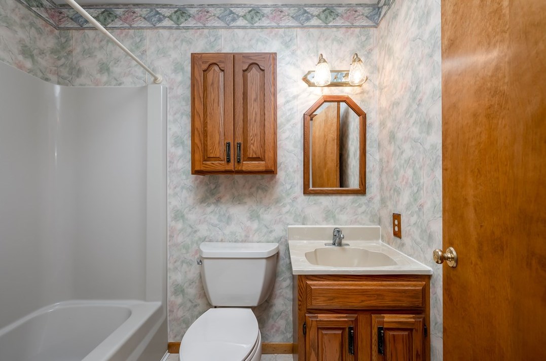 102 Rembrandt Dr, Butler PA  16002-7558 exterior