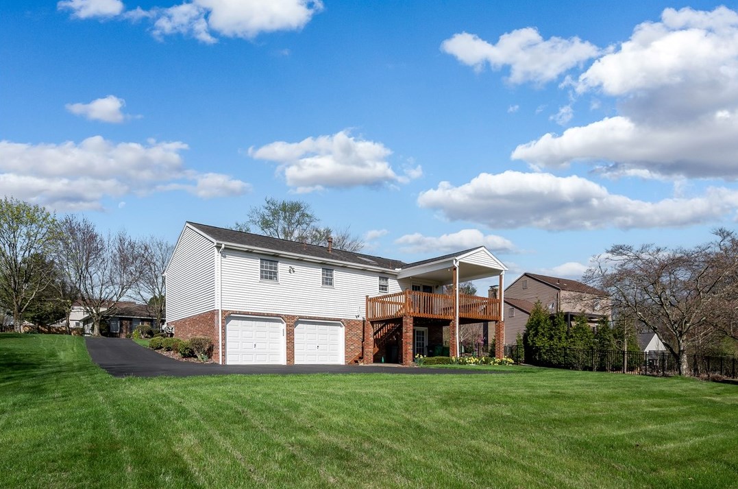 102 Rembrandt Dr, Butler PA  16002-7558 exterior