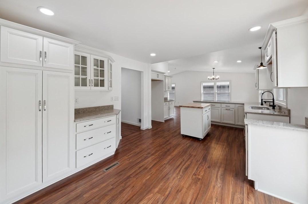 180 River Forest Dr, Freeport PA  16229-1522 exterior