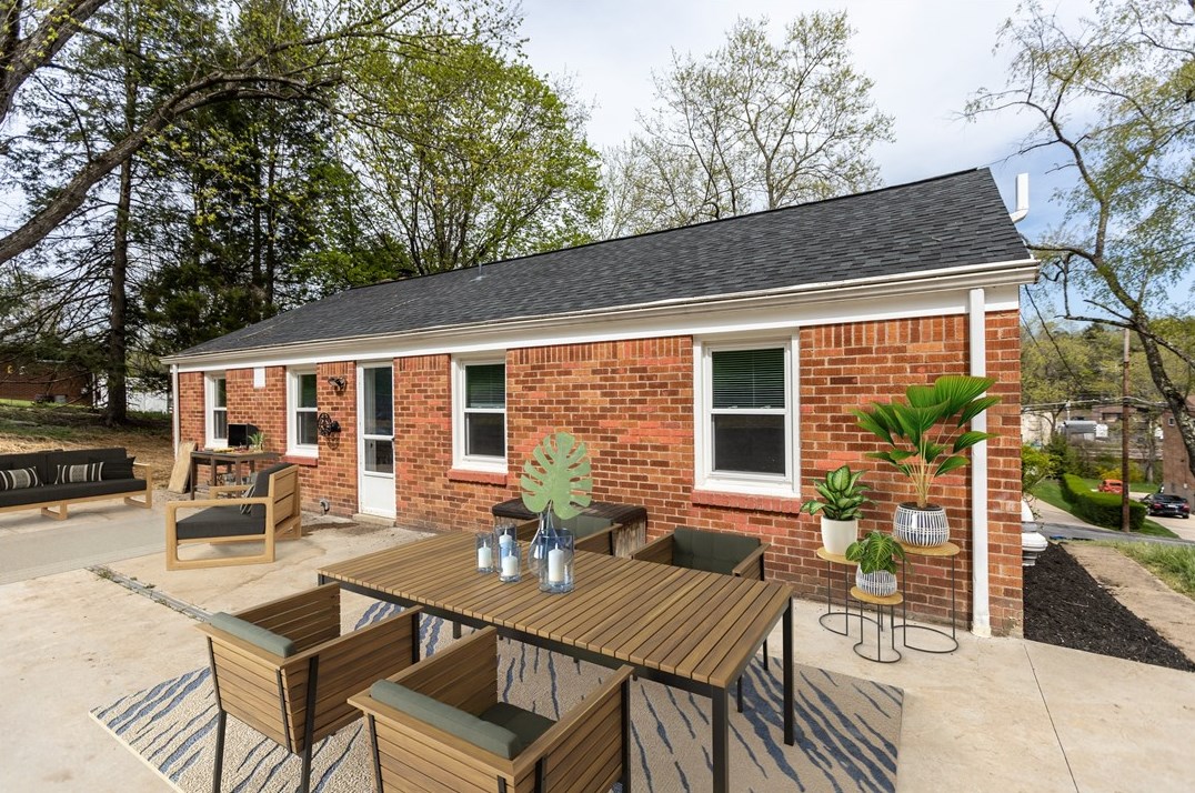 5870 Wilson Dr, Bethel Park PA  15102-3342 exterior