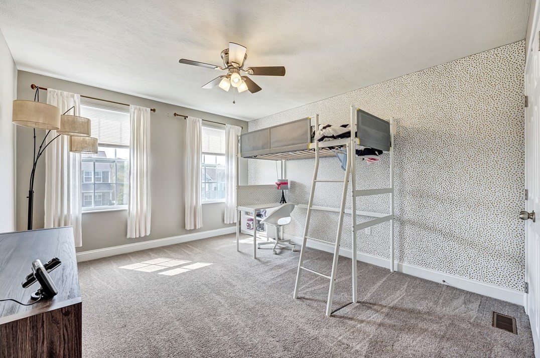 609 Aberdeen Ct, Moon Twp PA  15108 exterior