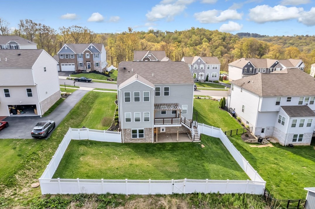 609 Aberdeen Ct, Moon Twp PA  15108 exterior