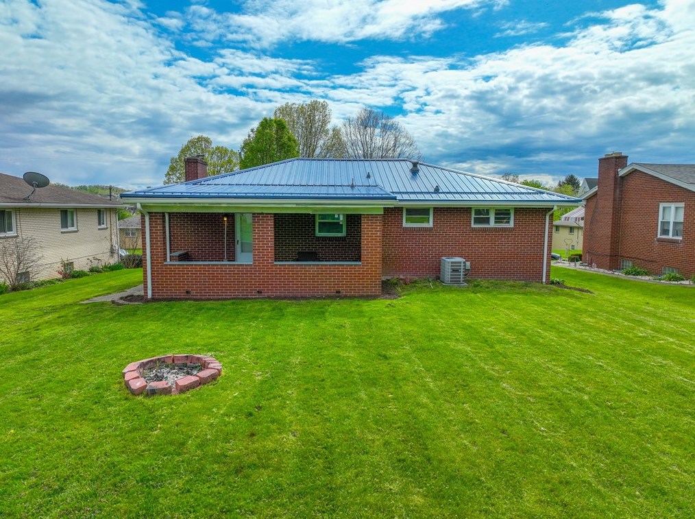 660 Shirls Ave, Washington PA  15301-3954 exterior