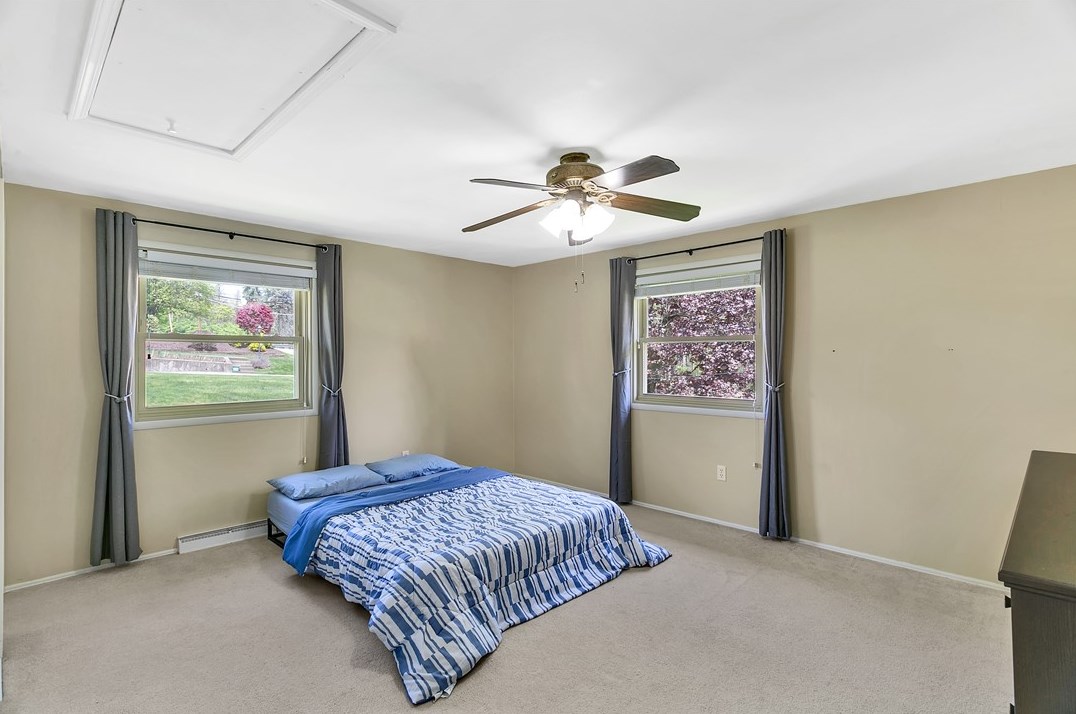 1300 Deerfield Dr, Monroeville PA  15146-4408 exterior