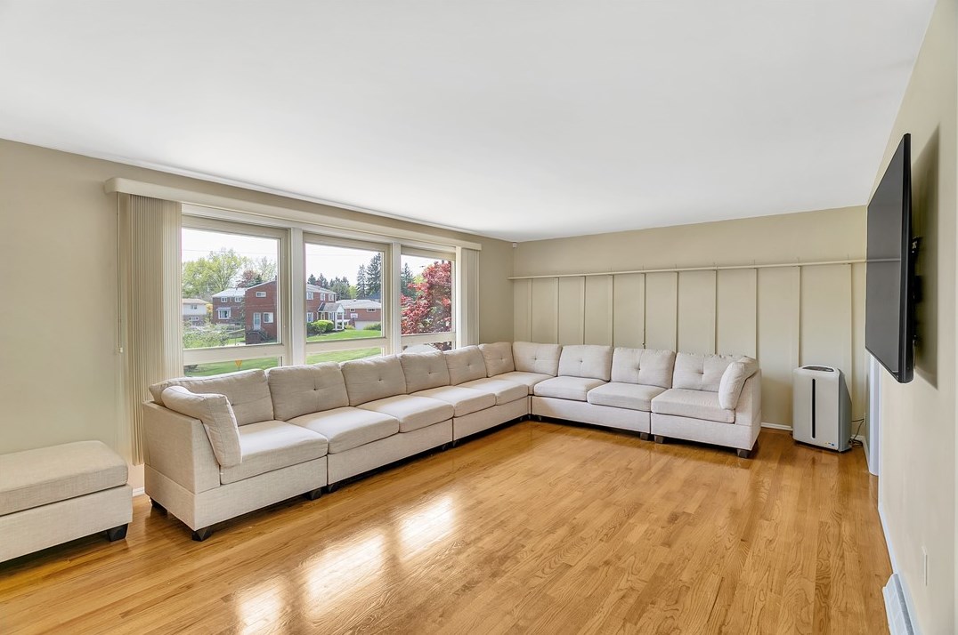 1300 Deerfield Dr, Monroeville PA  15146-4408 exterior