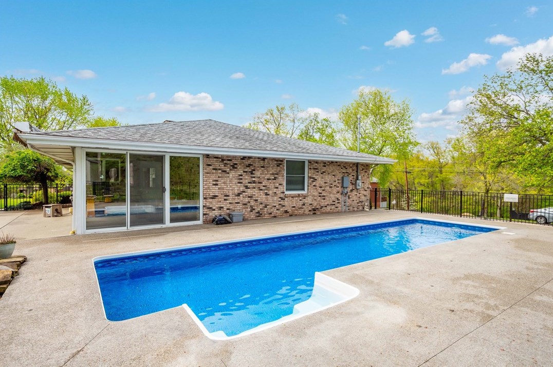 220 Verona Dr, Washington PA  15301-2764 exterior