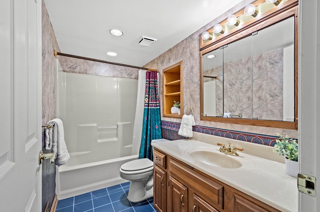 220 Verona Dr, Washington PA  15301-2764 exterior