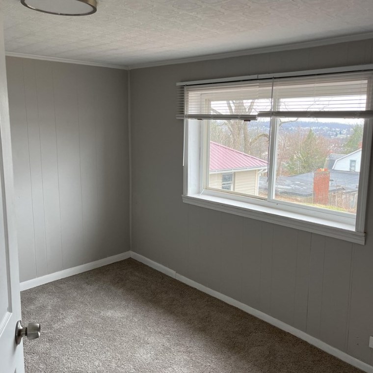 557 Delaware Ave, Washington PA 15301-1804 exterior