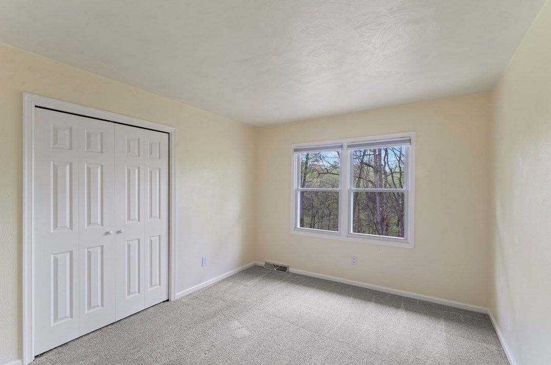 323 Laddie Dr, Washington PA  15301-1334 exterior