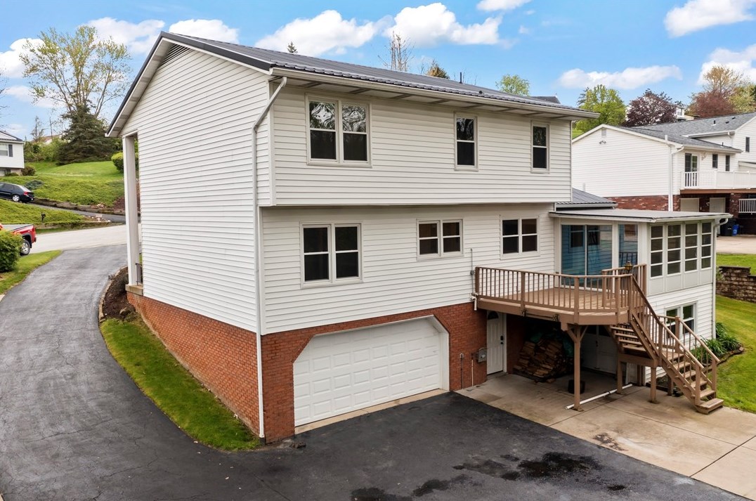 323 Laddie Dr, Washington PA  15301-1334 exterior