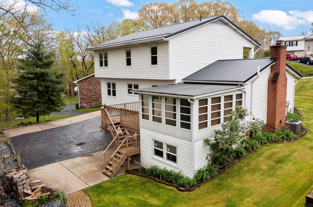 323 Laddie Dr, Washington PA  15301-1334 exterior