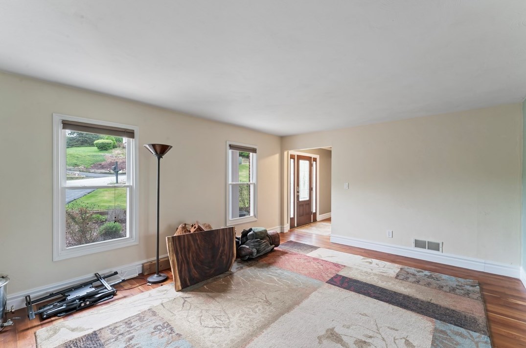 323 Laddie Dr, Washington PA  15301-1334 exterior