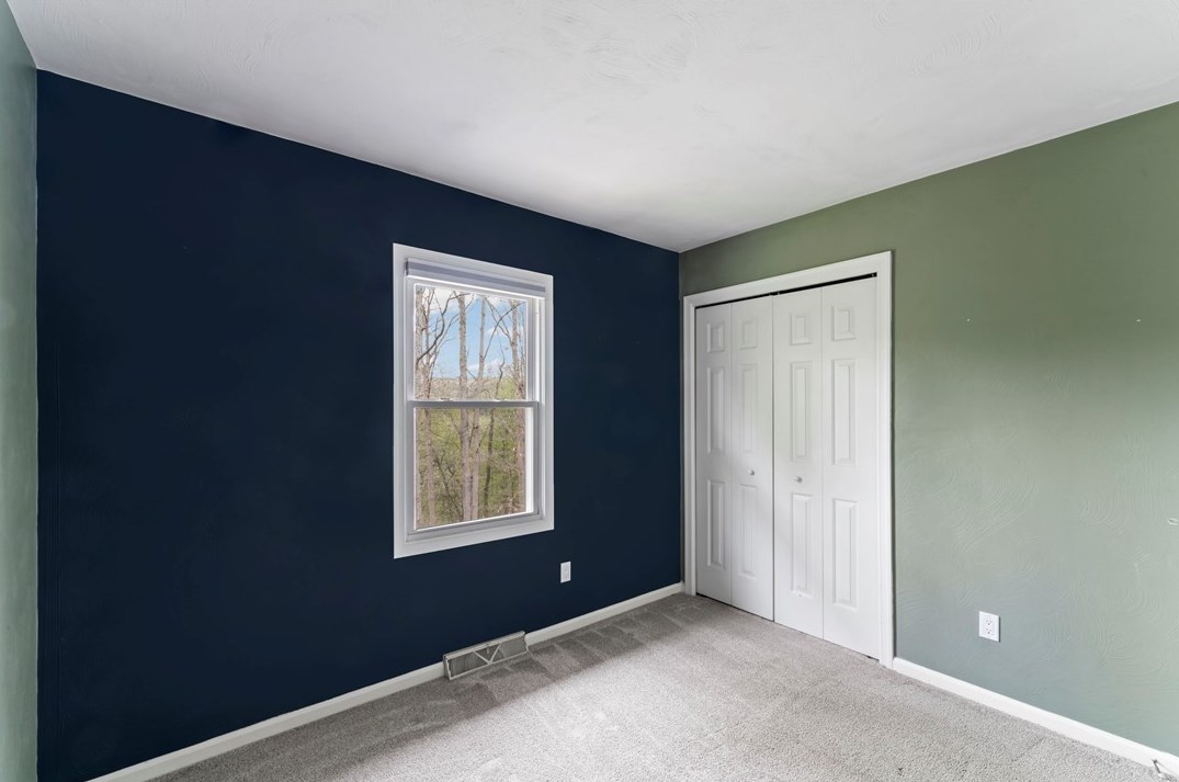 323 Laddie Dr, Washington PA  15301-1334 exterior