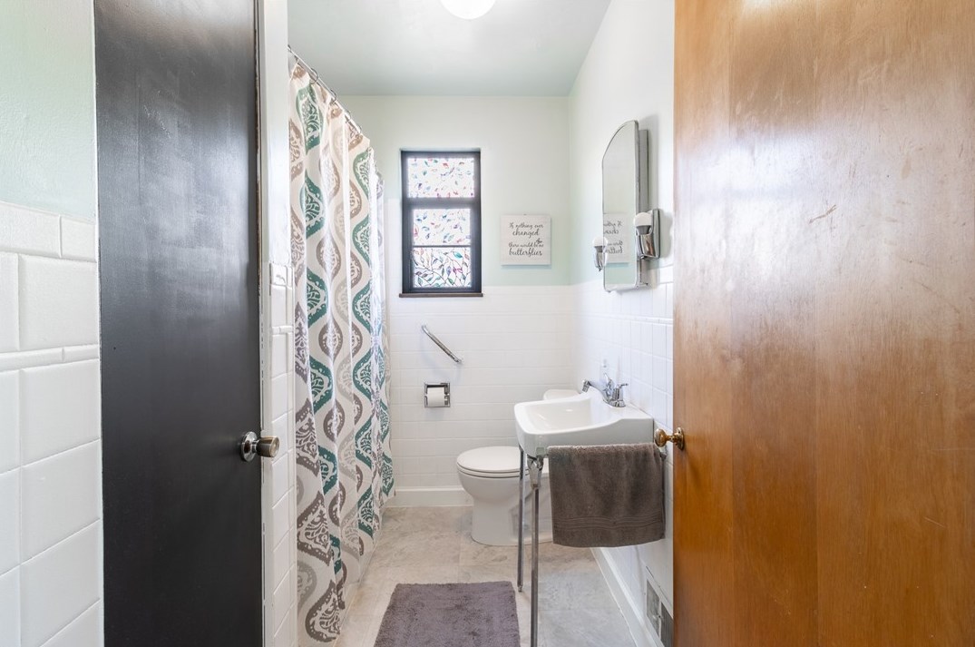 3328 4th Ave, Beaver Falls PA  15010-3504 exterior