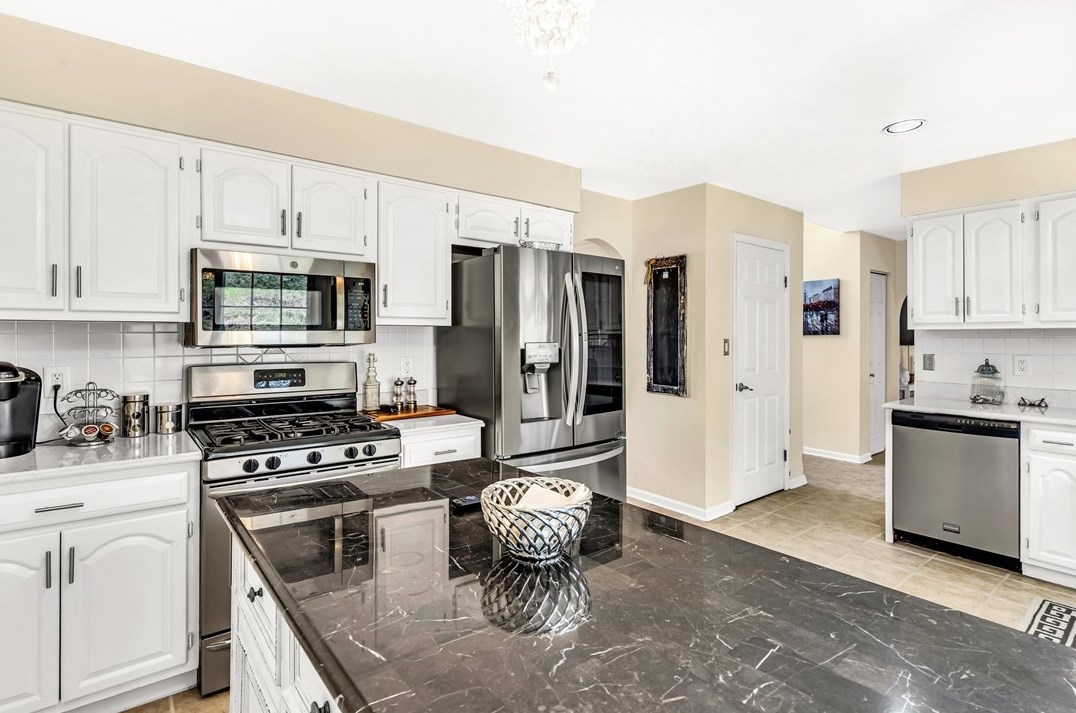 305 Meadow Ct, Monroeville PA  15146-1079 exterior