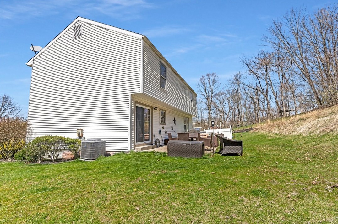 305 Meadow Ct, Monroeville PA  15146-1079 exterior