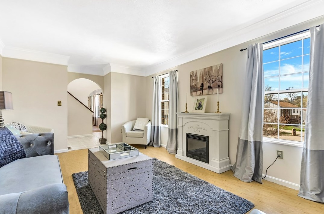 305 Meadow Ct, Monroeville PA  15146-1079 exterior