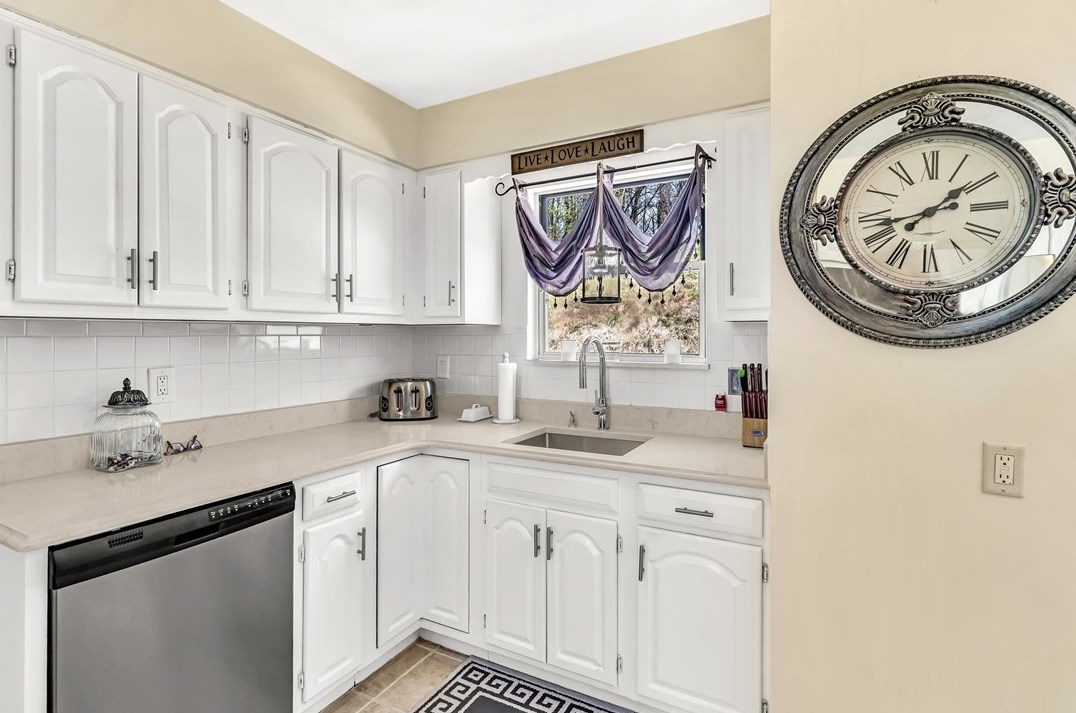 305 Meadow Ct, Monroeville PA  15146-1079 exterior