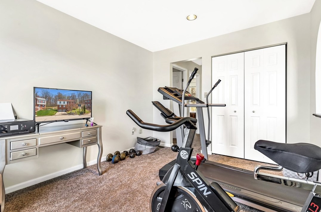 305 Meadow Ct, Monroeville PA  15146-1079 exterior