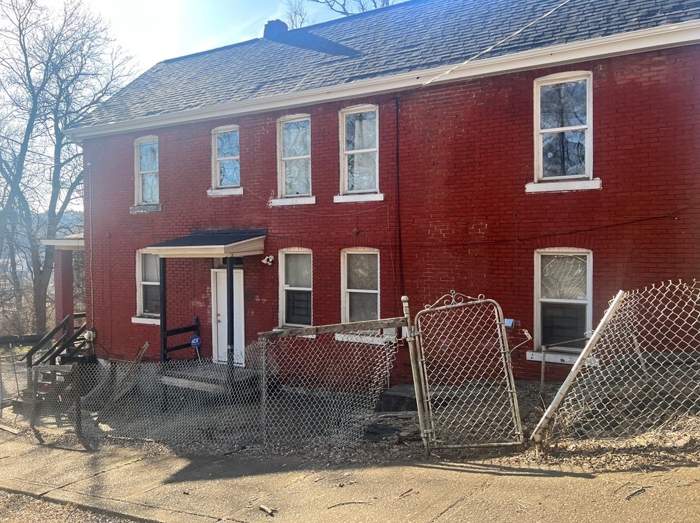 1347 Bessemer St, Rankin PA 15104-2637 exterior