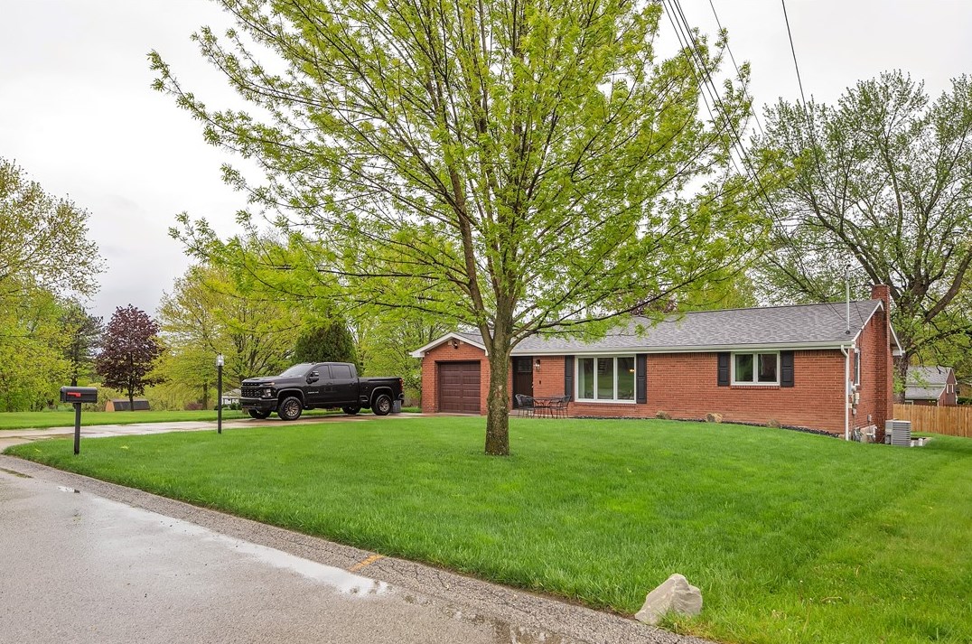 2412 Cathedral Dr, Monroeville PA  15146-4633 exterior