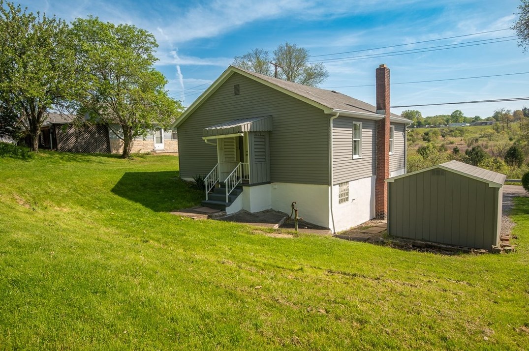319 Poplar St, Tarentum PA  15084-2312 exterior