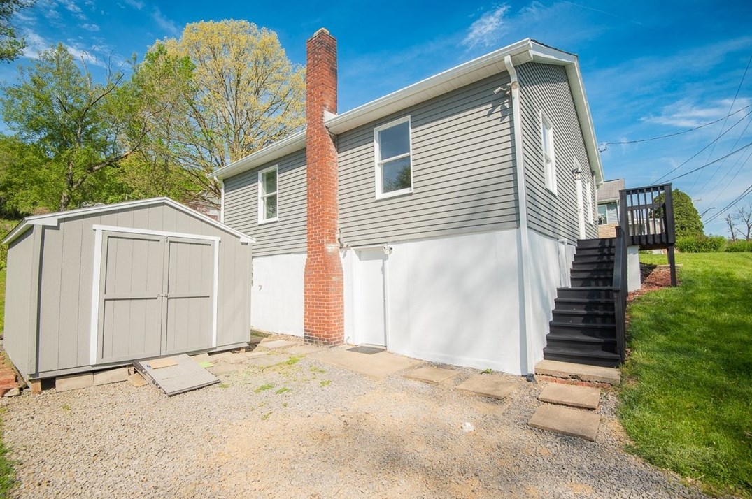 319 Poplar St, Tarentum PA  15084-2312 exterior