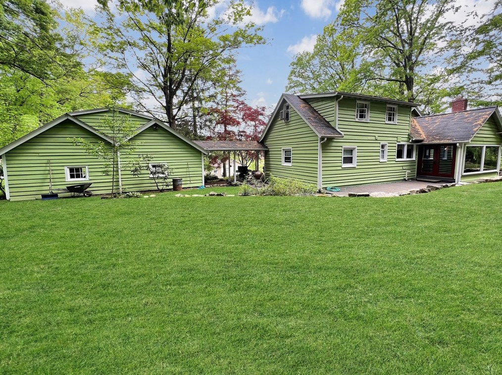 201 Woodland Dr, New Castle PA  16105-1518 exterior