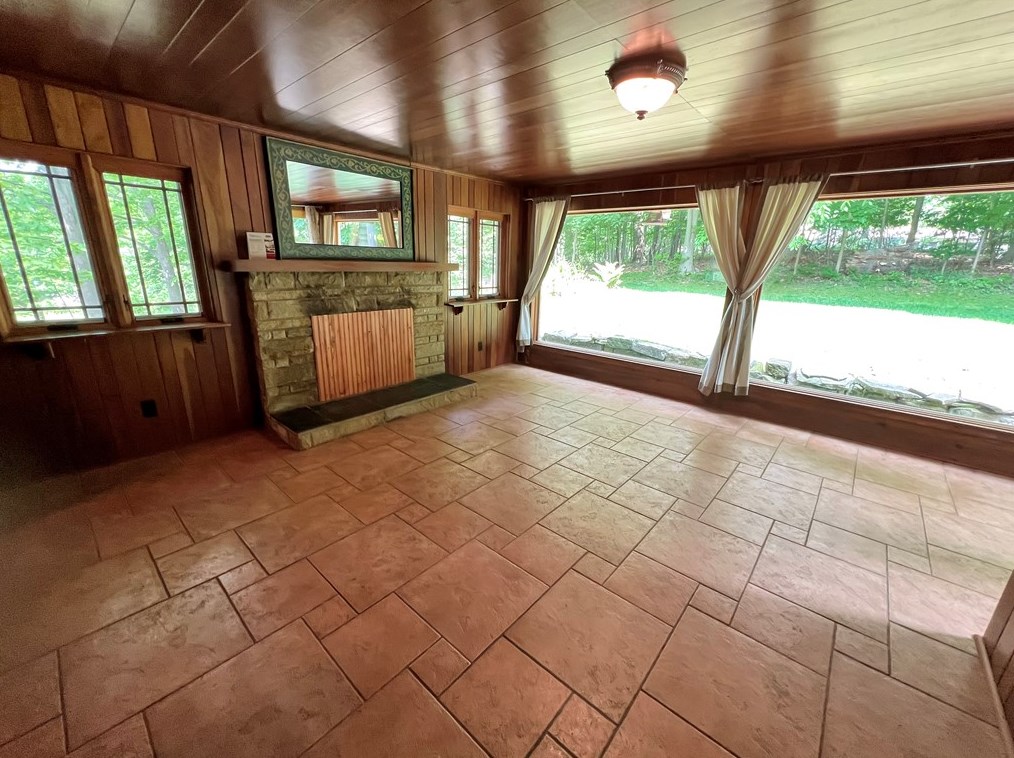 201 Woodland Dr, New Castle PA  16105-1518 exterior