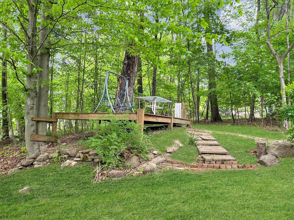 201 Woodland Dr, New Castle PA  16105-1518 exterior