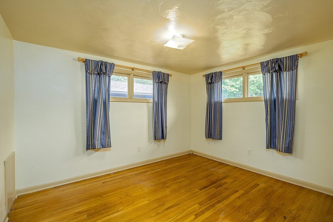 1702 Ridge Rd, Jeannette, PA 15644
