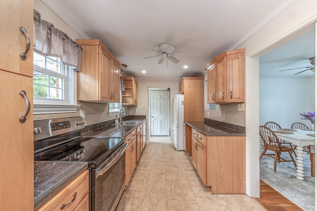 2037 Grandview Farms Ct, Bethel Park PA  15102-3723 exterior