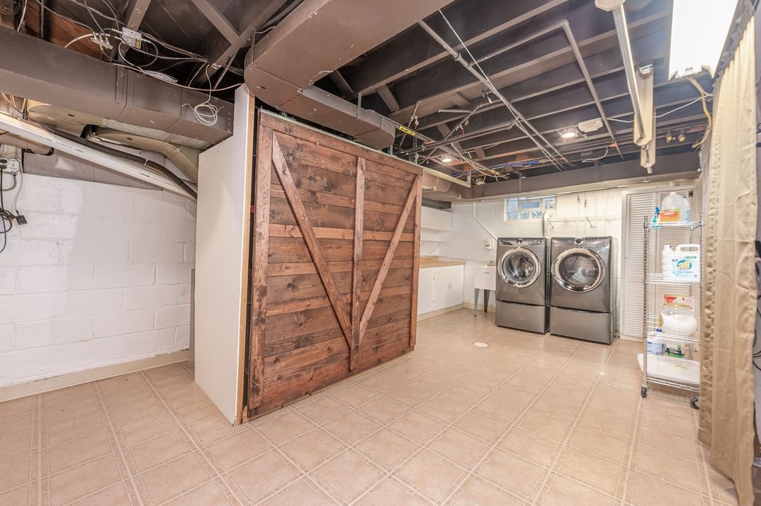 2037 Grandview Farms Ct, Bethel Park PA  15102-3722 exterior