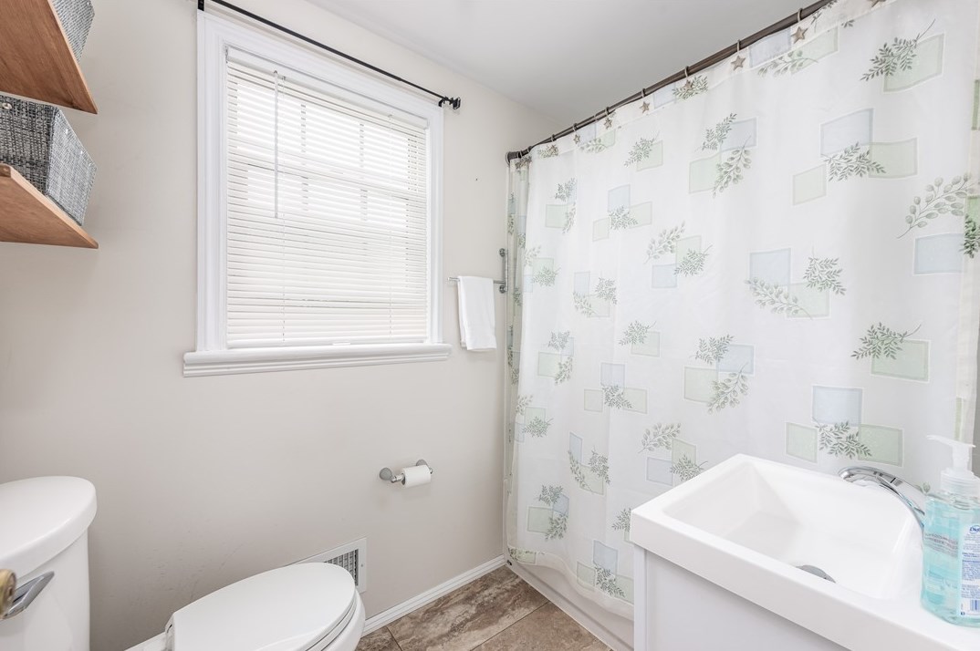 2037 Grandview Farms Ct, Bethel Park PA  15102-3722 exterior