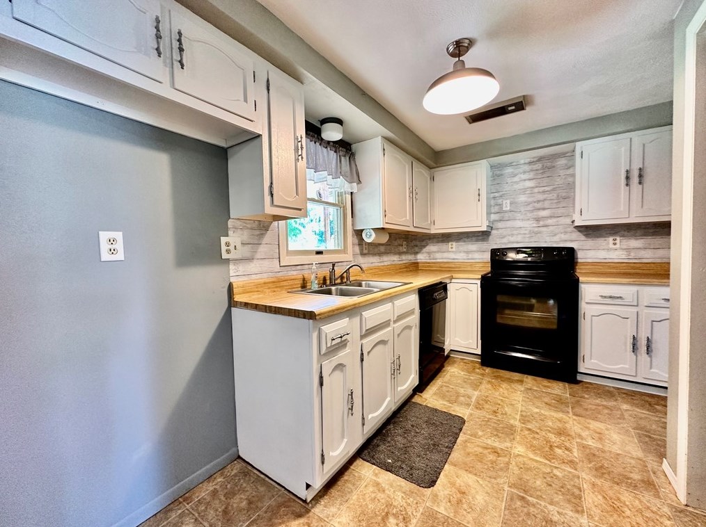 1110 Davis Rd, Butler PA  16001-9775 exterior