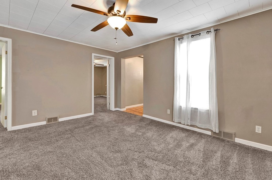 637 Line Ave, Ellwood City PA  16117-1124 exterior