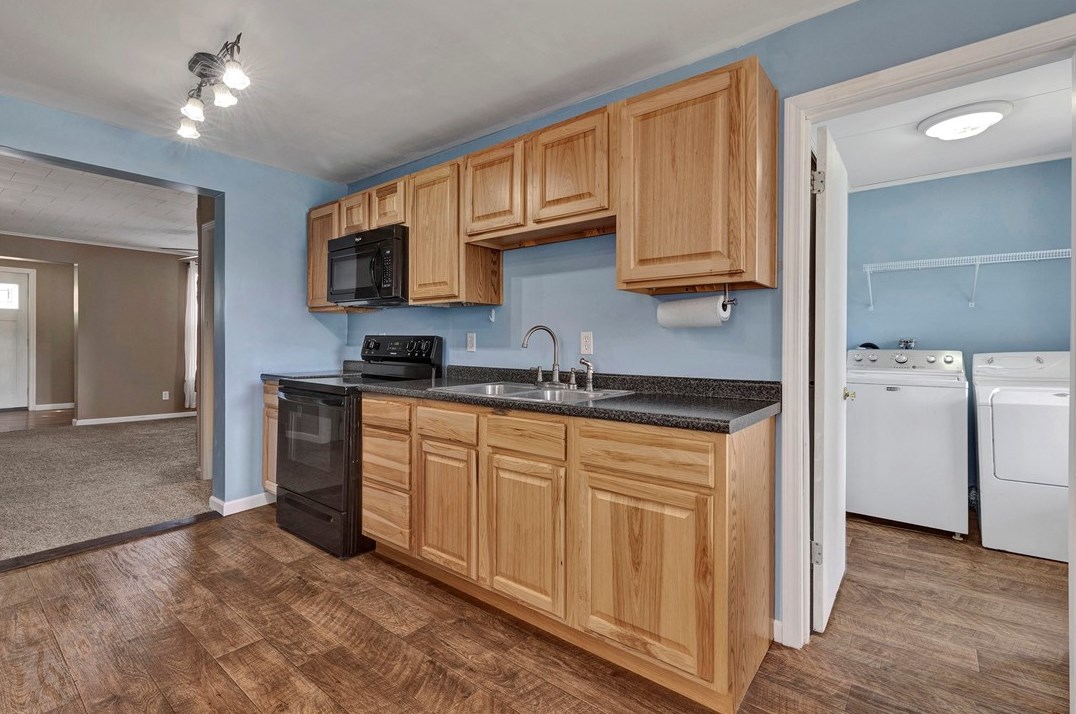 637 Line Ave, Ellwood City PA  16117-1124 exterior