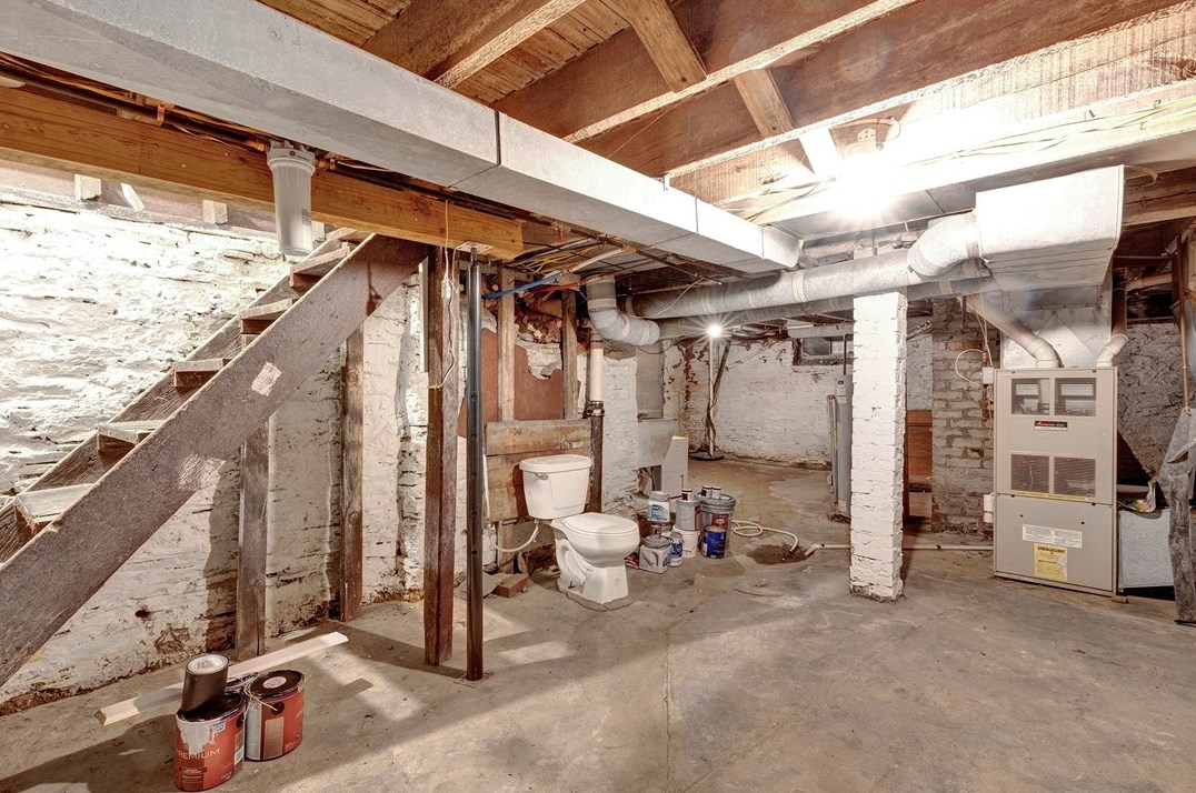 637 Line Ave, Ellwood City PA  16117-1124 exterior