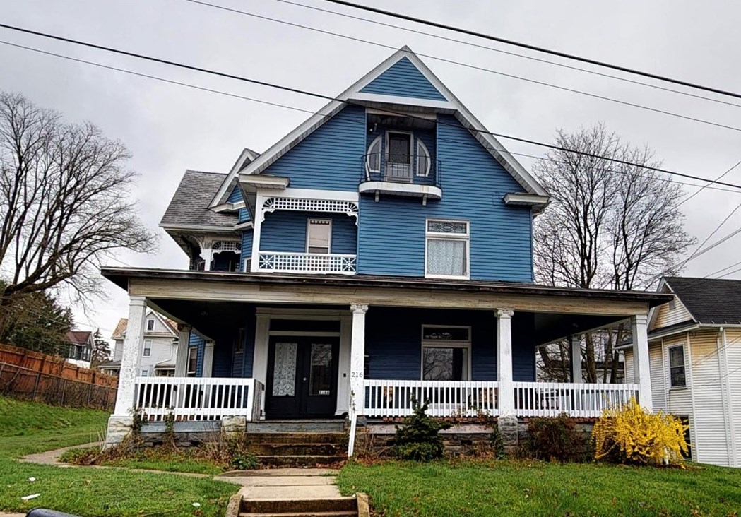 216 Fairview Ave, Butler PA  16001-7701 exterior