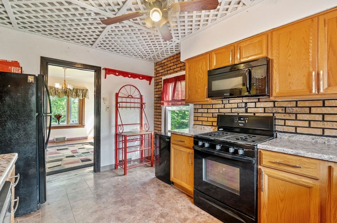 112 Arlington Ave, North Versailles PA 15137-1908 exterior