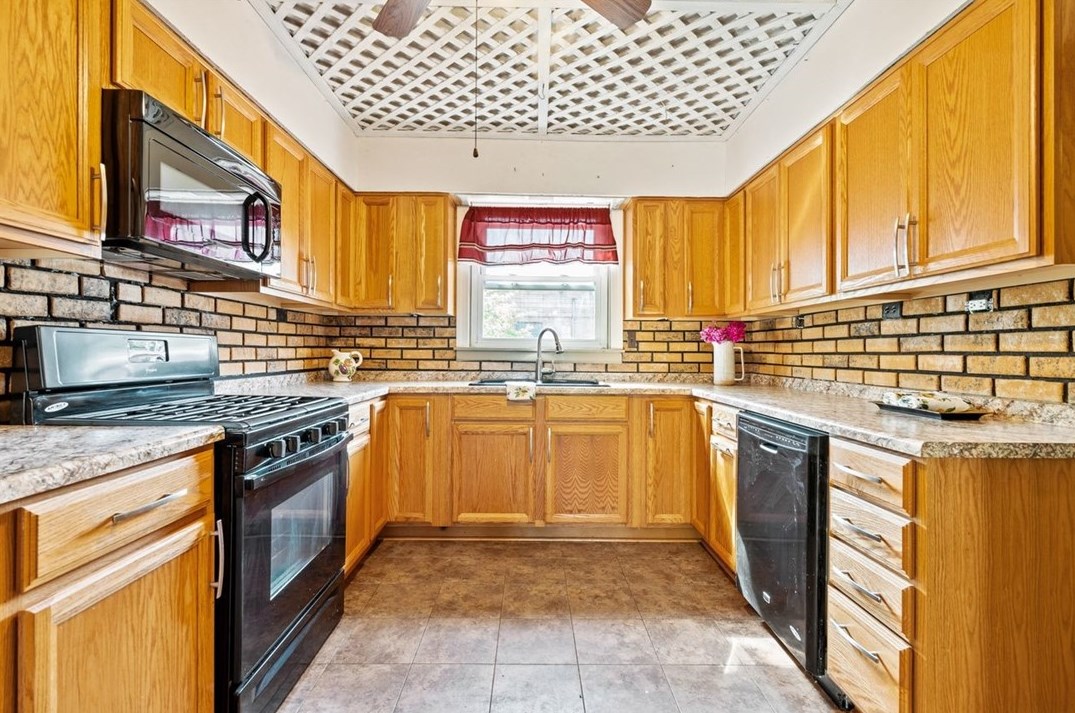 112 Arlington Ave, North Versailles PA 15137-1908 exterior