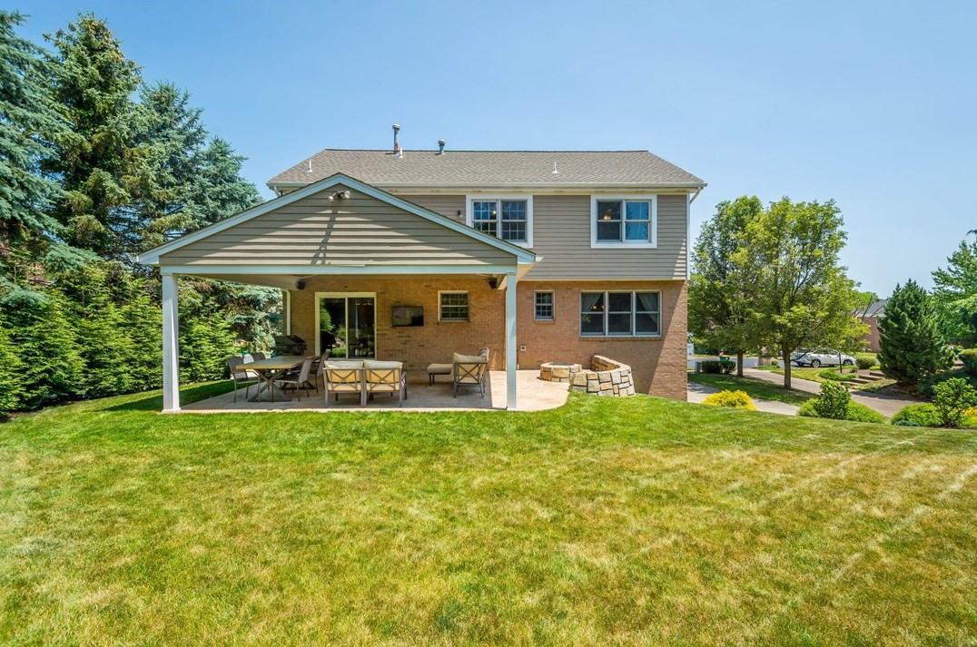 312 Pine Valley Dr South, Bridgeville, PA 15017