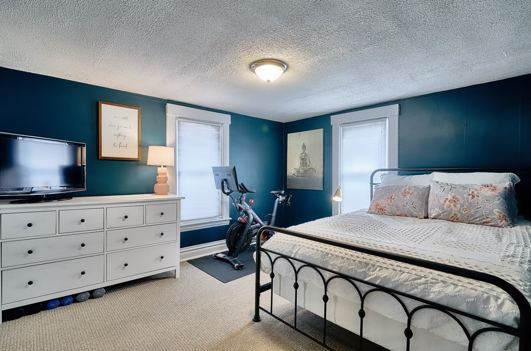 134 Milton St, Zelienople PA  16063-1041 exterior