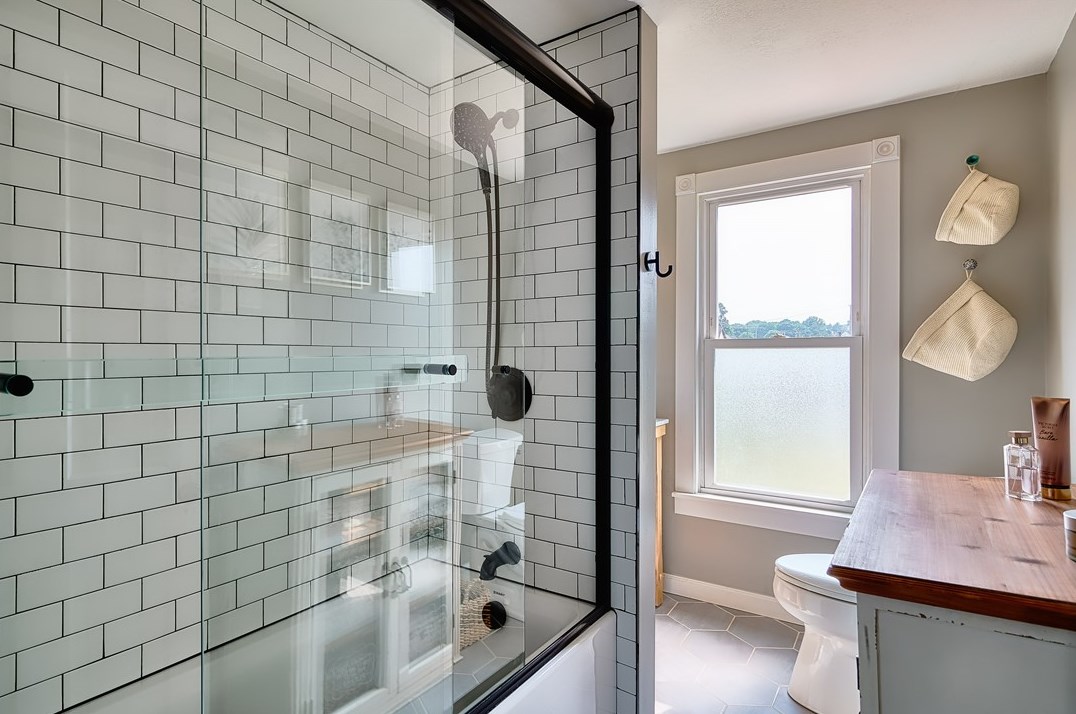 134 Milton St, Zelienople PA  16063-1041 exterior