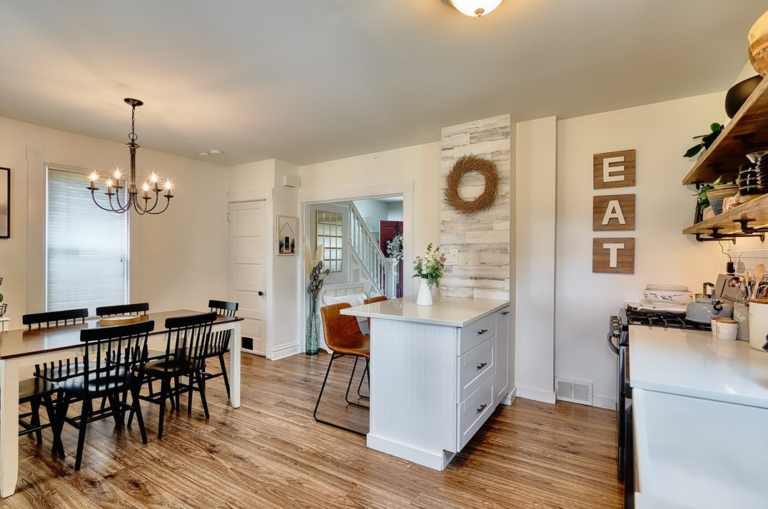 134 Milton St, Zelienople PA  16063-1041 exterior