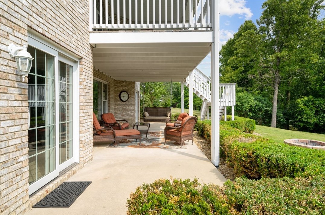 1032 Lexington Dr, Export PA  exterior