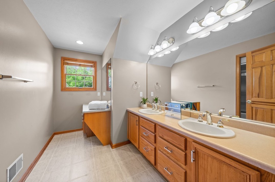 1032 Lexington Dr, Export PA  exterior